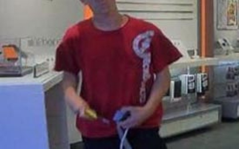 Suspect Sought in Cell Phone Thefts