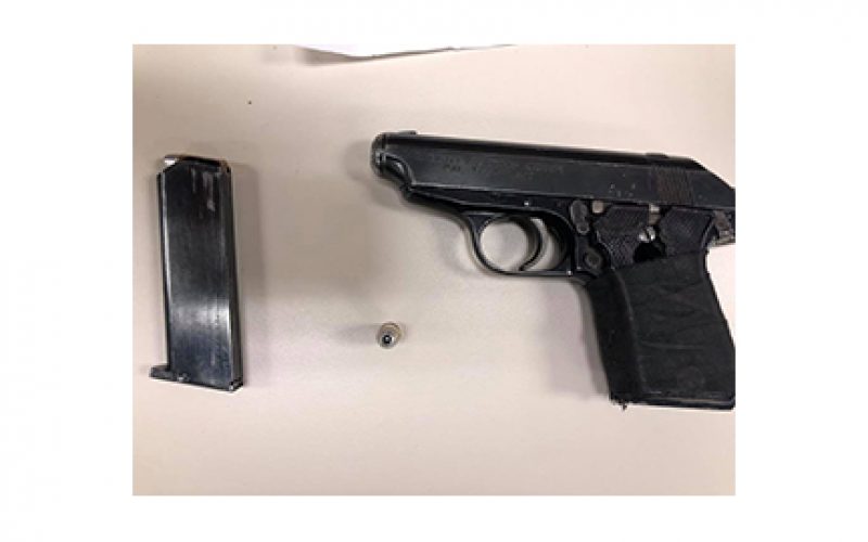 Felon with loaded gun resists arrest at first